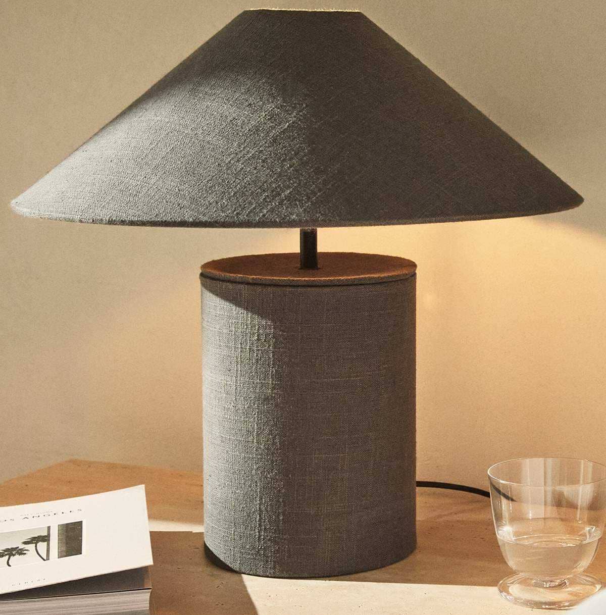 Lámpara de mesa tejido de Zara Home