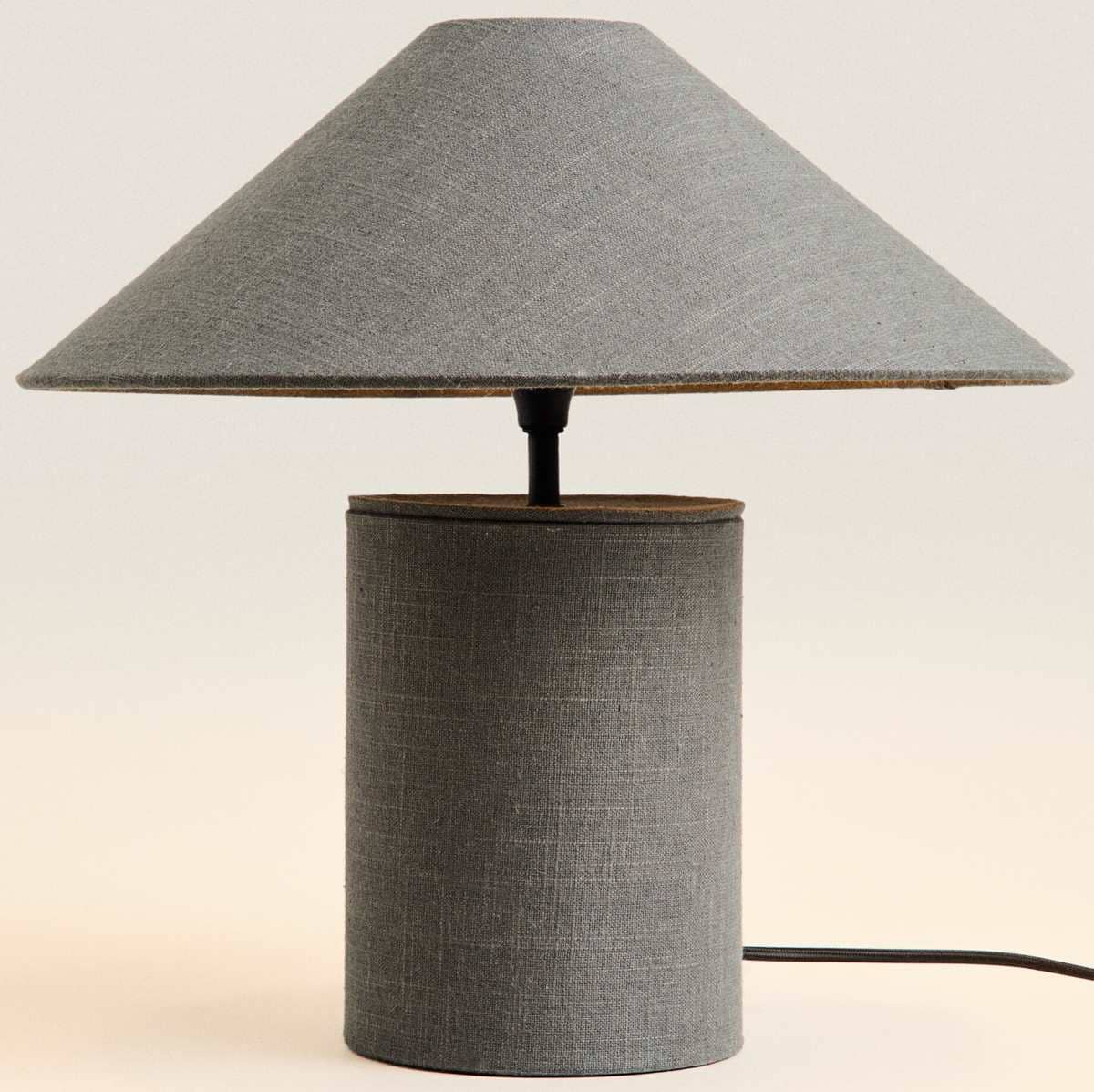 Lámpara de mesa tejido de Zara Home