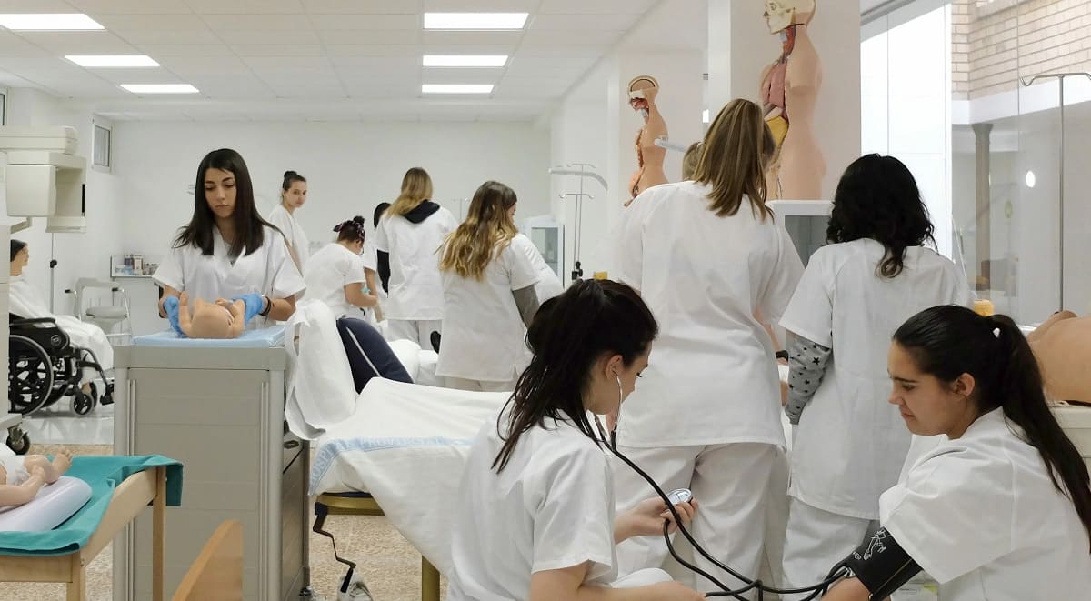 Andalucía necesita auxiliares de enfermería