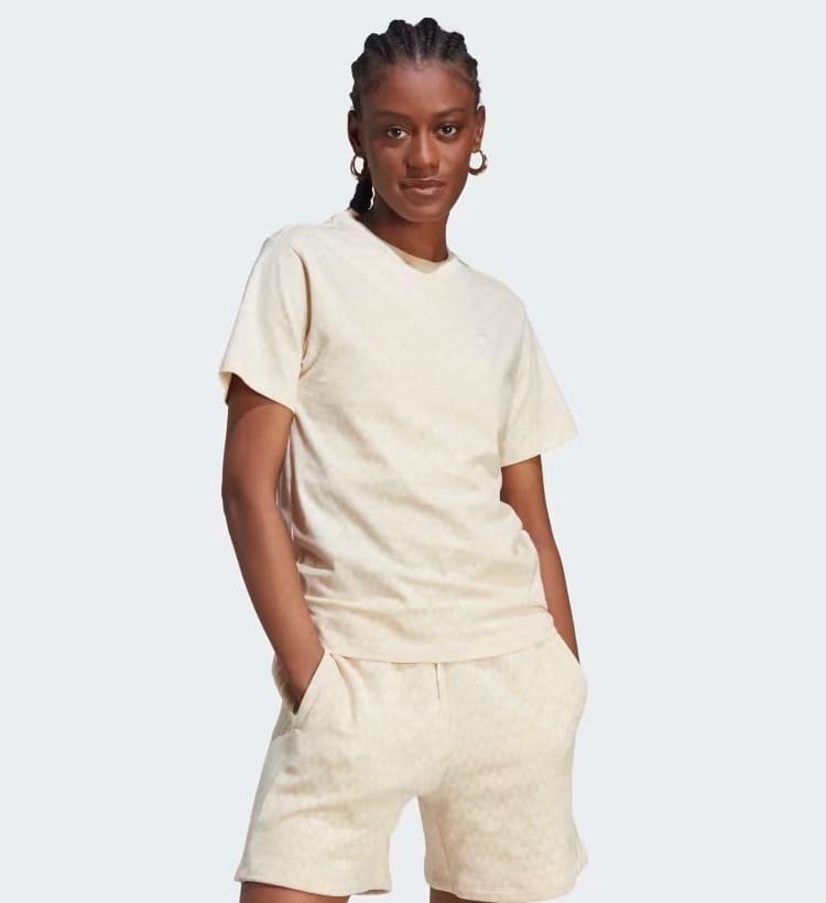 La camiseta Trefoil Monogram color beige de Adidas