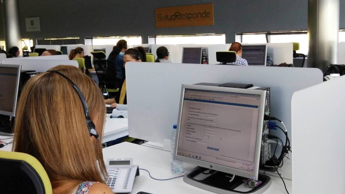 Una operadora de Salud Responde