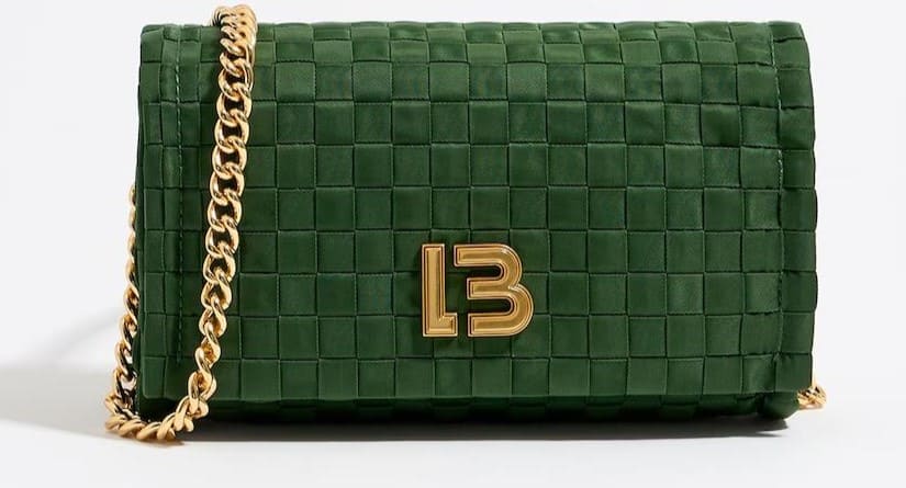 Bandolera trenzada con solapa y asa de cadena