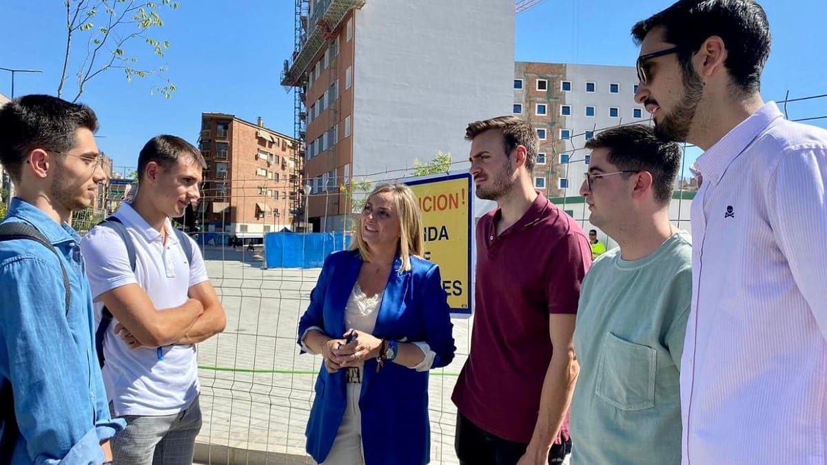 La alcaldesa en una reunión reciente con colectivos