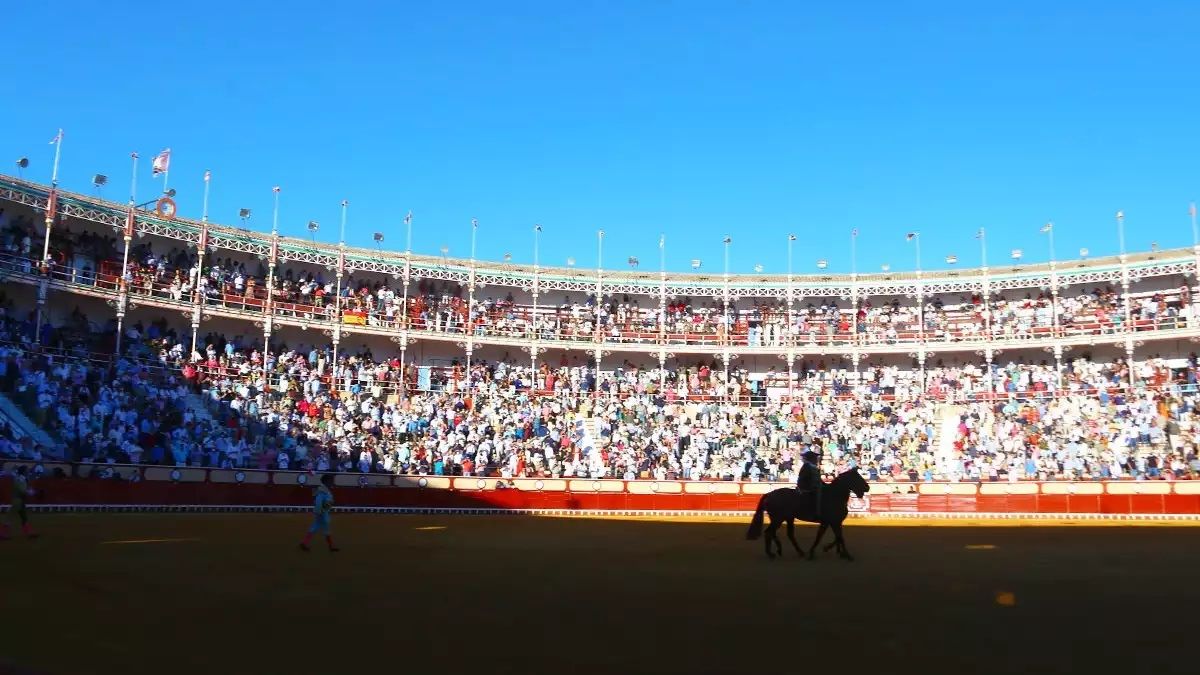 Público en la plaza I Foto La Gaceta