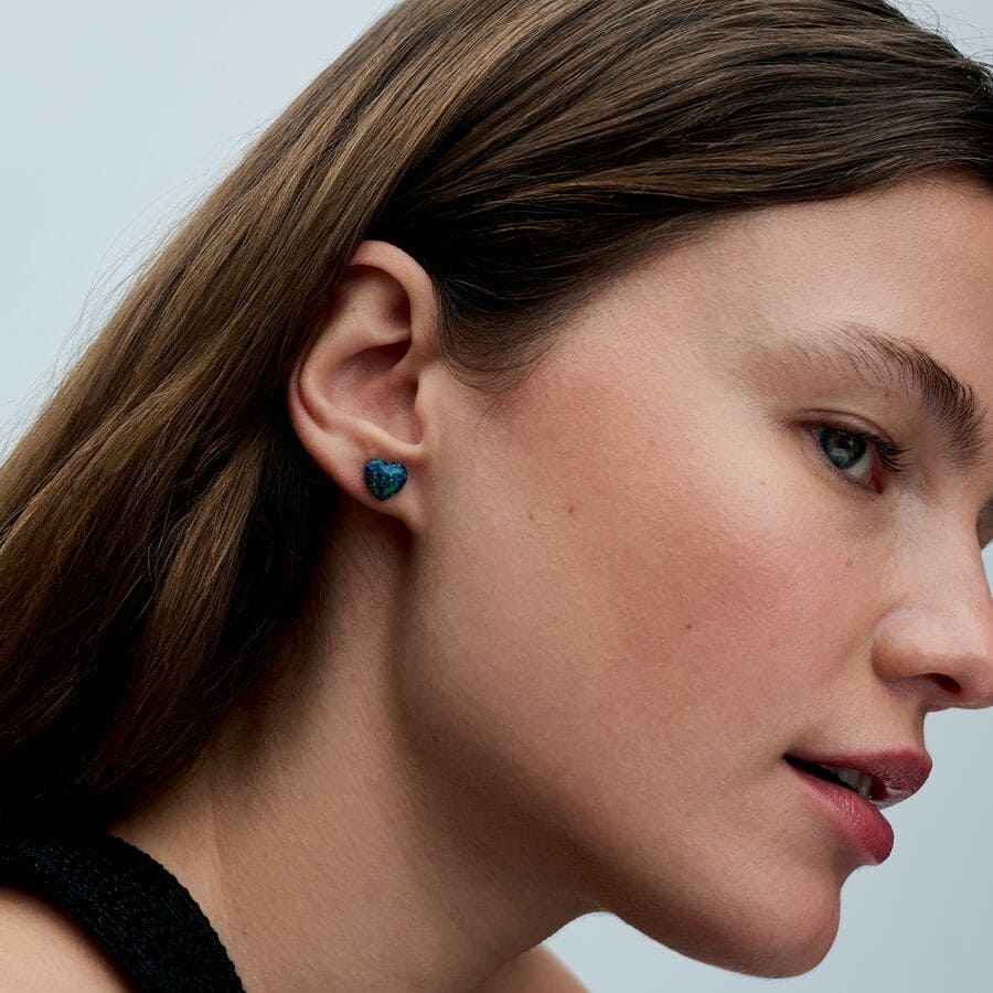 Los nuevos pendientes de botón corazón verde opalescente de Pandora