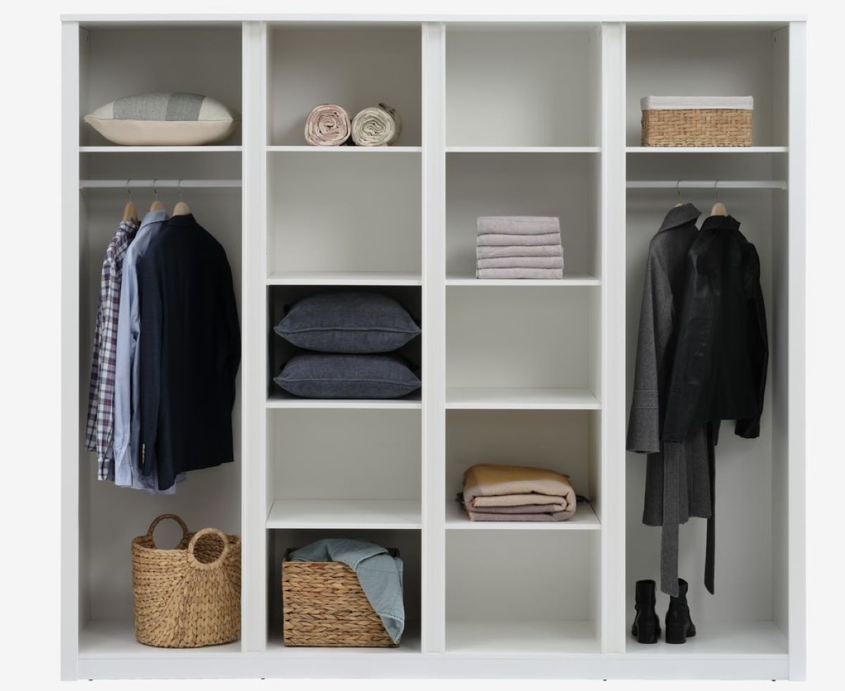 Armario de 4 puertas con espejo VEDDE de Jysk