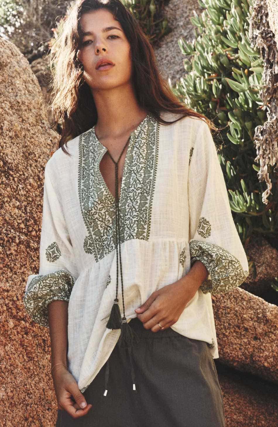 Blusa rústica estampada de Zara