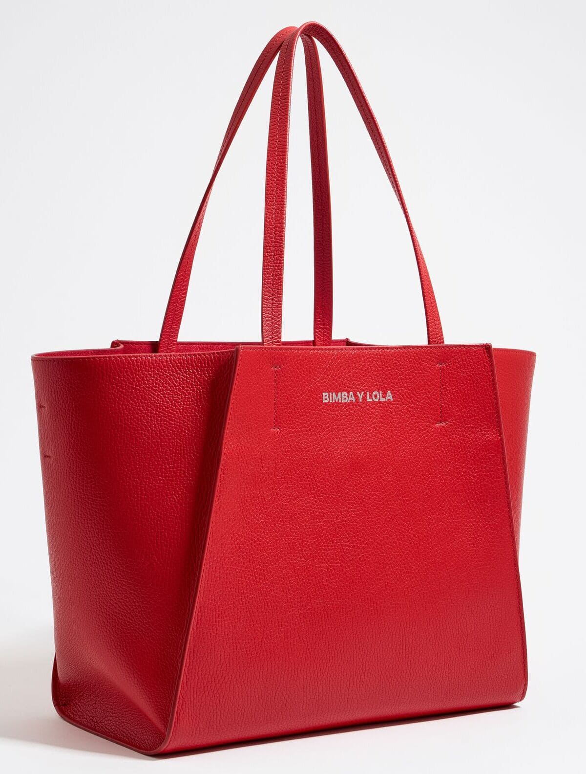 El bolso shopper grande de piel en color rojo de Bimba y Lola