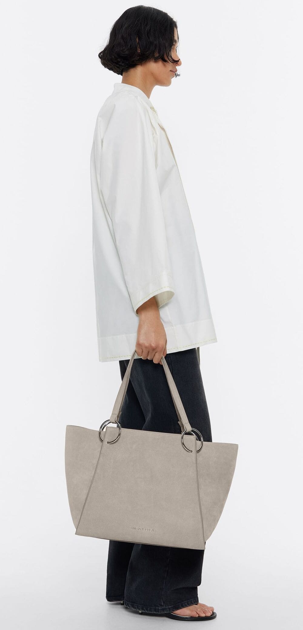 El bolso shopper grande de piel en color piedra de Bimba y Lola