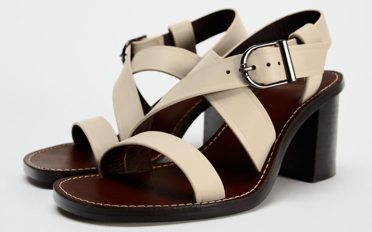Sandalias de piel con tacón ancho de Zara
