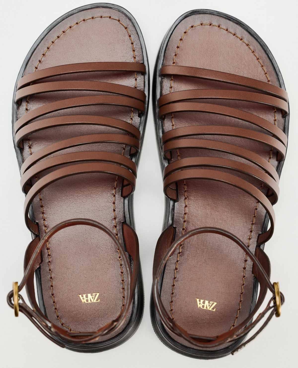 Sandalia plana piel tiras de Zara