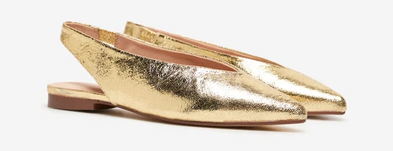 Las bailarinas destalonadas de color dorado de Cortefiel