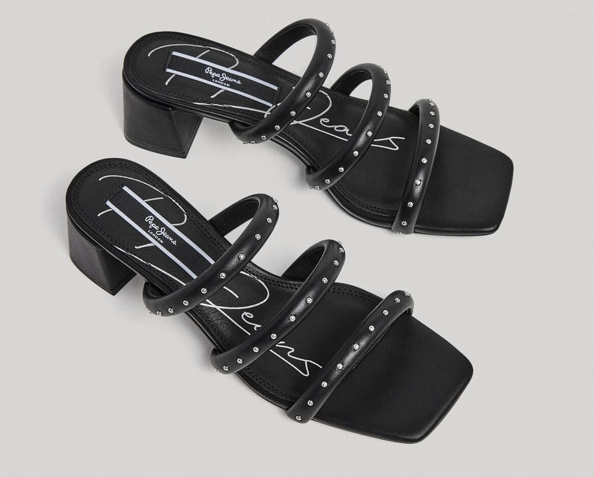 Las sandalias de efecto piel con tacón medio negras de Pepe Jeans