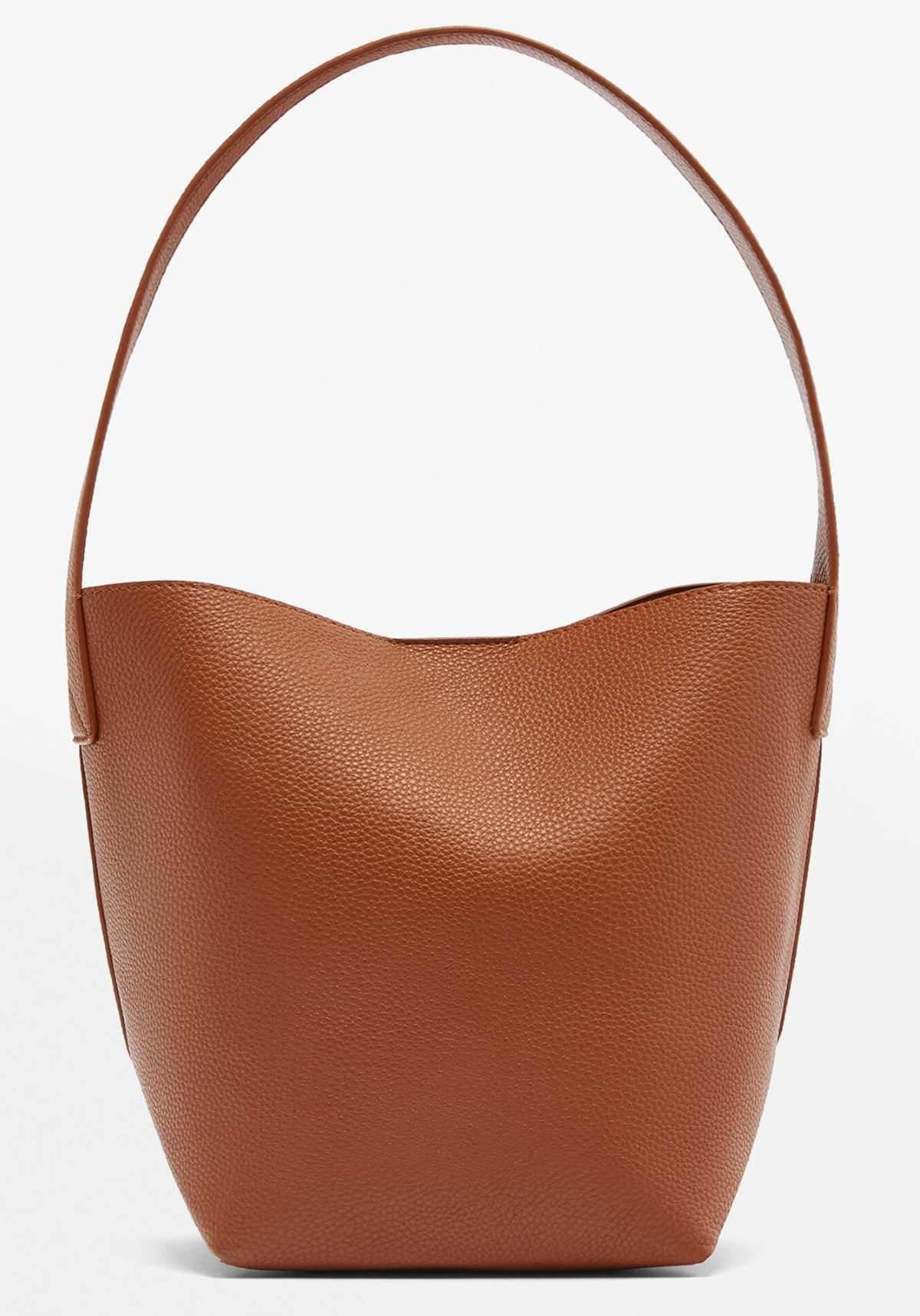 Bolso saco textura de Lefties