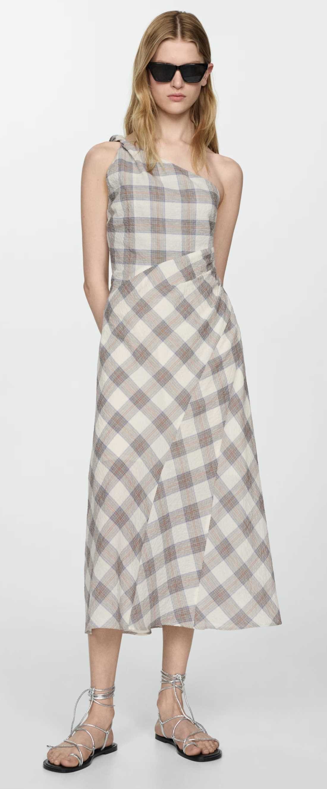 Vestido asimétrico cuadros de Mango