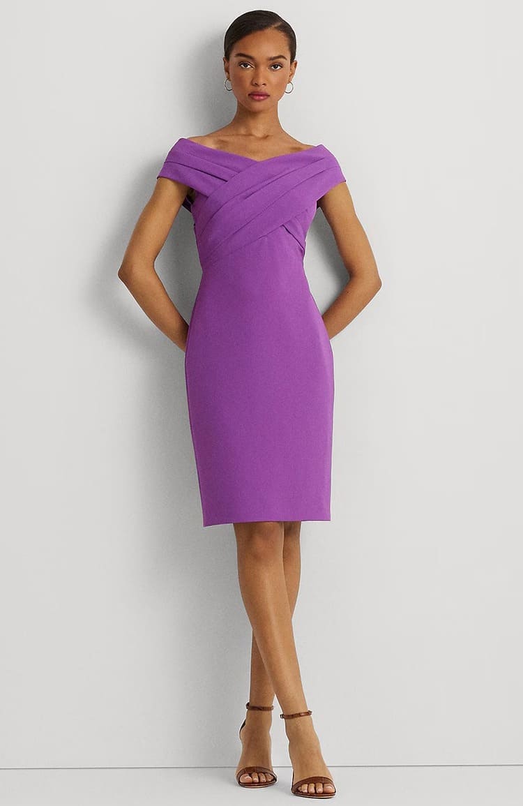 El vestido de cóctel crepé cruzado de color morado de Ralph Lauren en El Corte Inglés