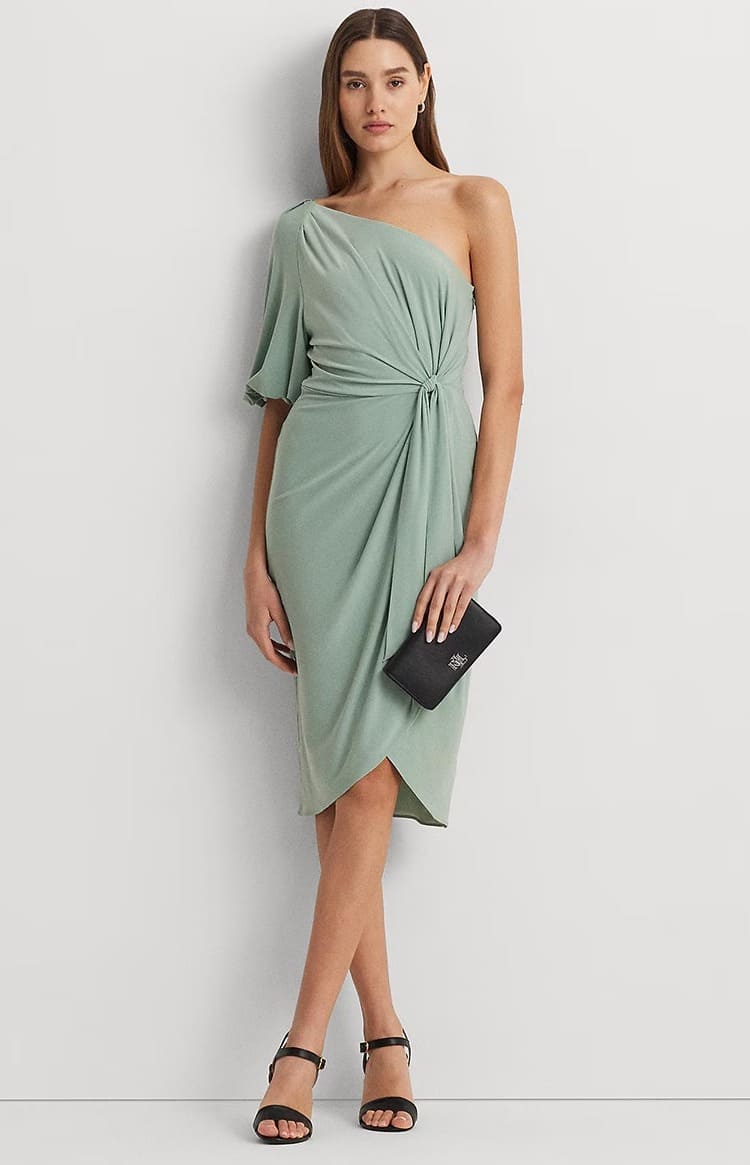 El vestido midi con un hombro al descubierto y detalle de nudo de Ralph Lauren en El Corte Inglés