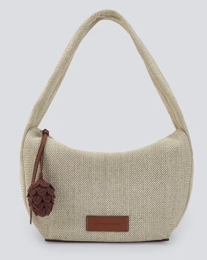Bolso de hombro tipo hobo grande y trenzado