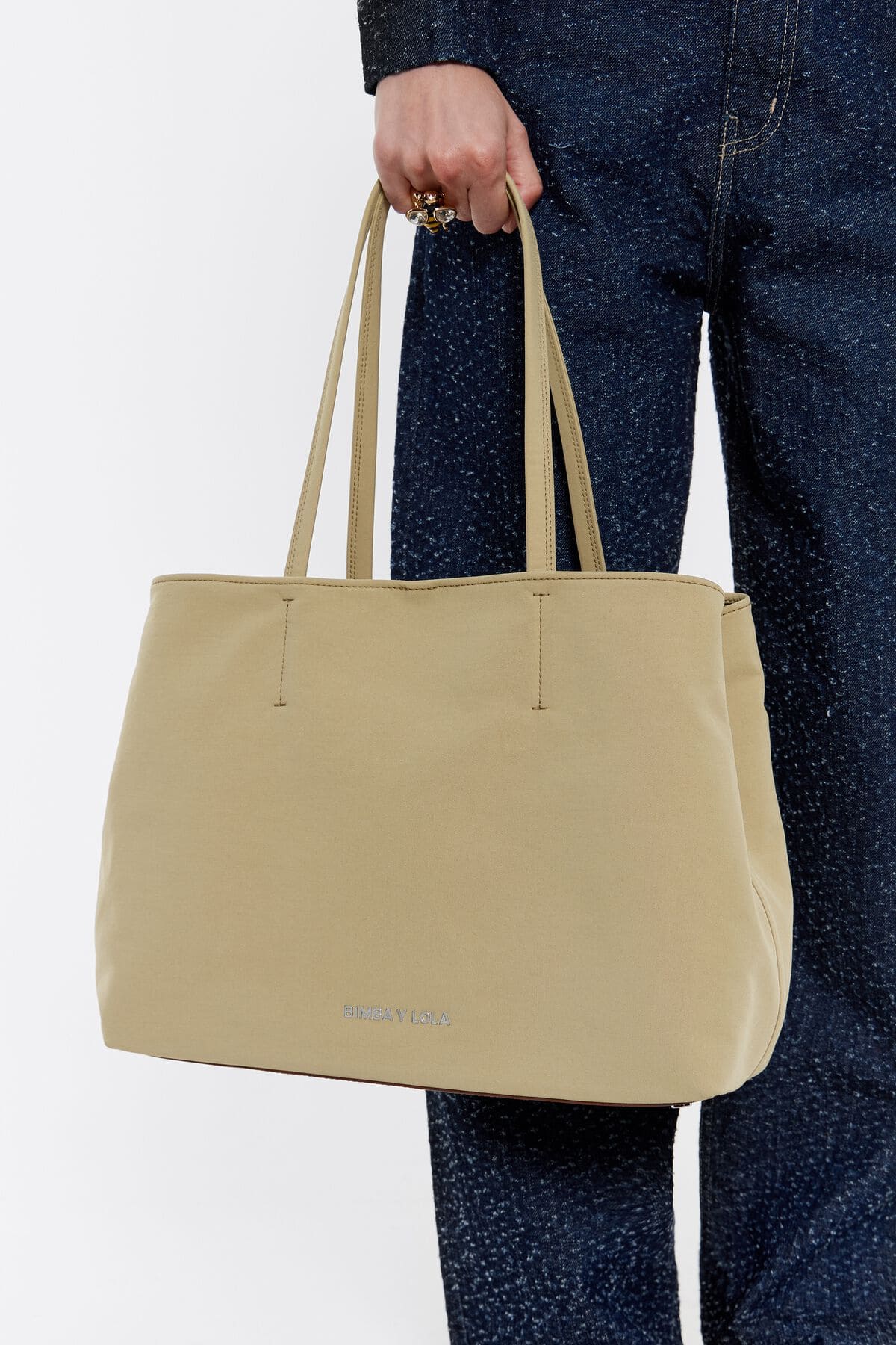 El bolso shopper chihuahua grande gabardina natural de Bimba y Lola