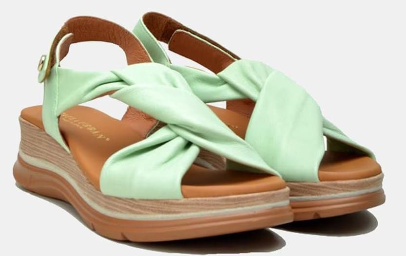 Sandalias de piel tubular con cierre adherente Paula Urban