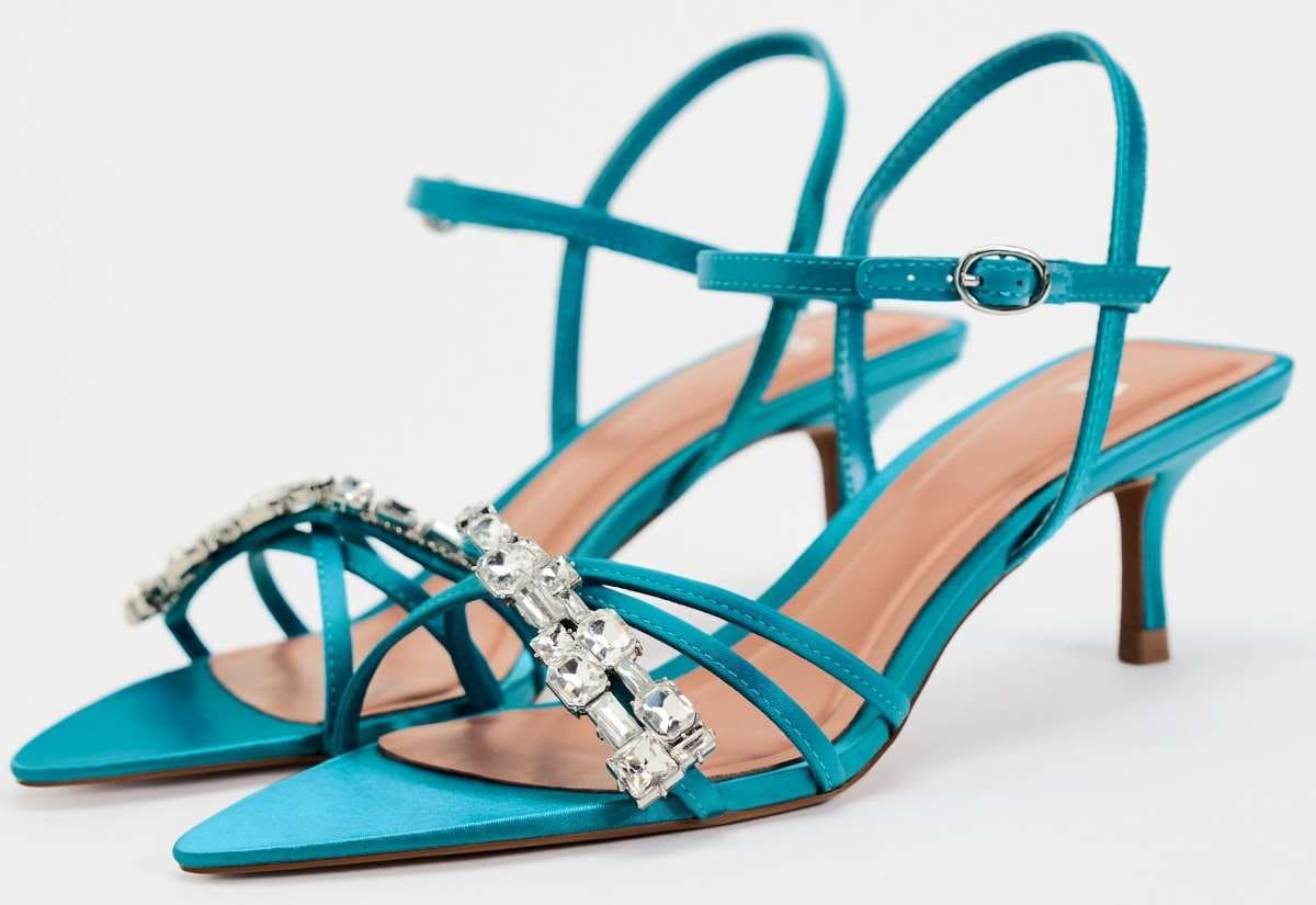 Sandalias tiras brillos de Zara