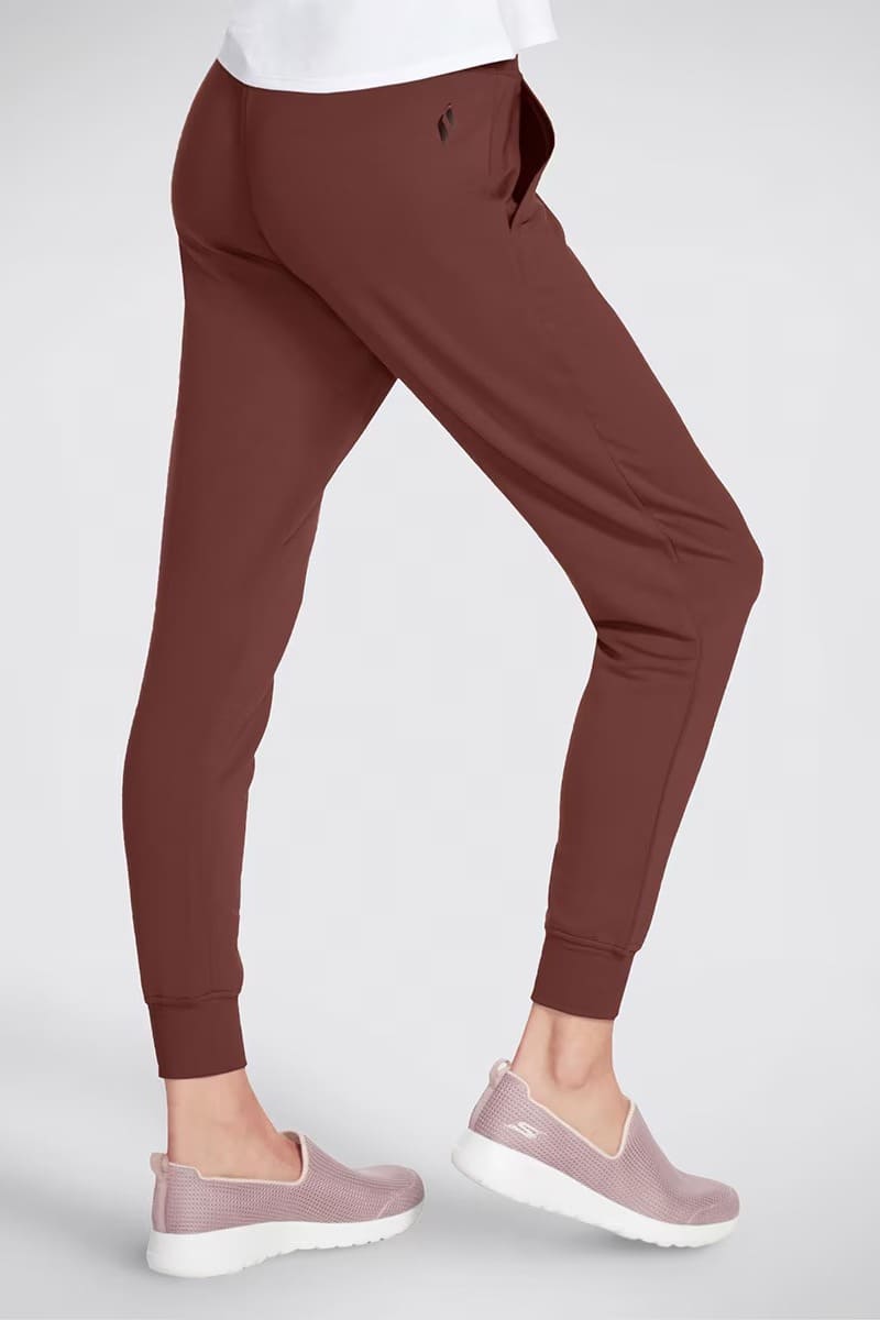 El pantalón de mujer Restful Jogger de Skechers en El Corte Inglés