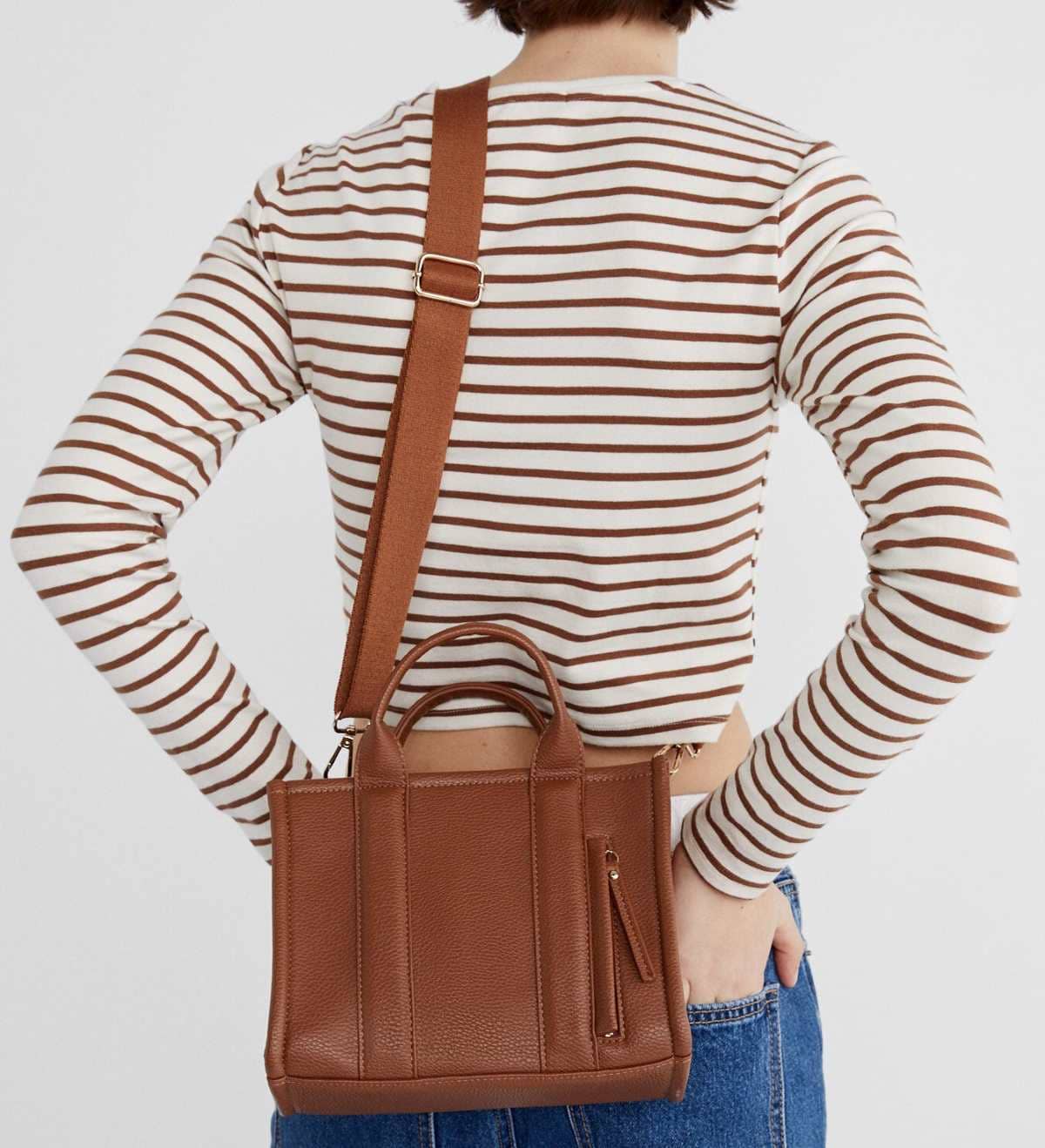 Mini tote efecto piel de Stradivarius