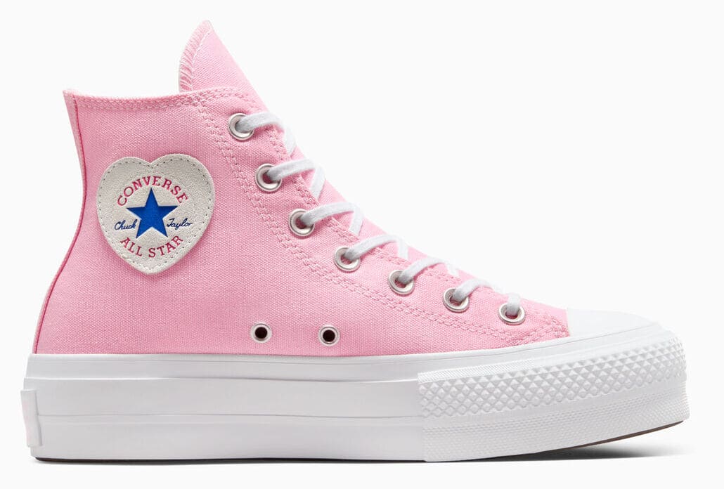 Las zapatillas Chuck Taylor All Star Lift Platform Heart Patch de Converse