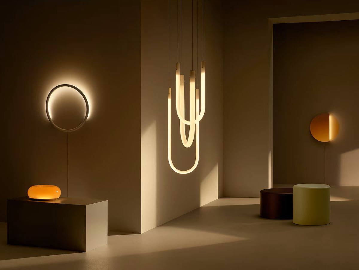 Lámpara LED con espejo de la serie VARMBLIXT de Ikea