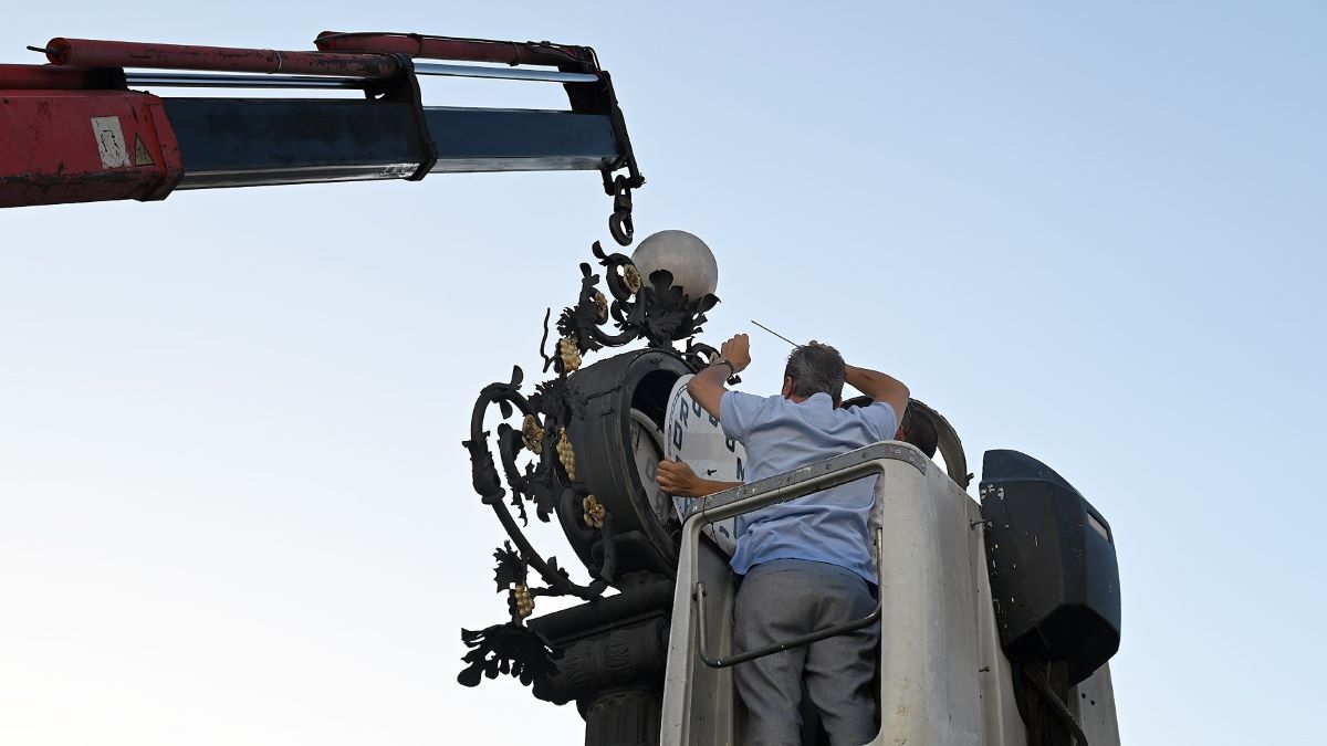 Retirada del Reloj del Gallo Azul
