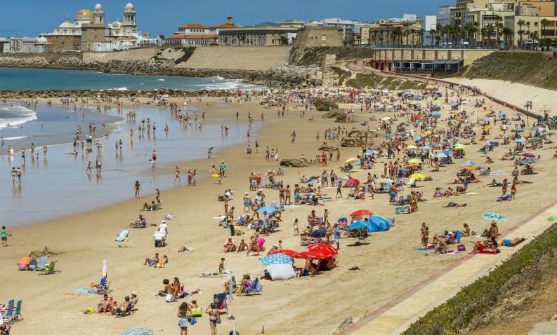 La playa de Santa María del Mar en Cádiz