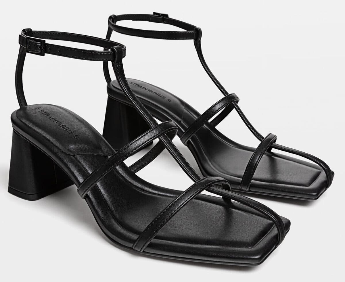 Las sandalias de tacón medio con tiras en color negro de Stradivarius