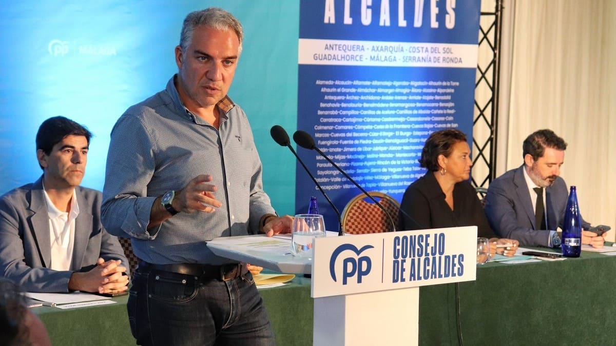 Elías Bendodo ha presidido la reunión del Consejo de Alcaldes del PP