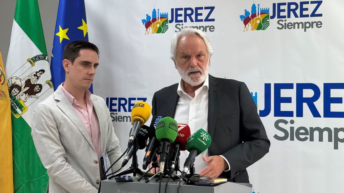 Agustín Muñoz y Jaime Espinar tras la Junta de Gobierno Local | Rafa Domínguez