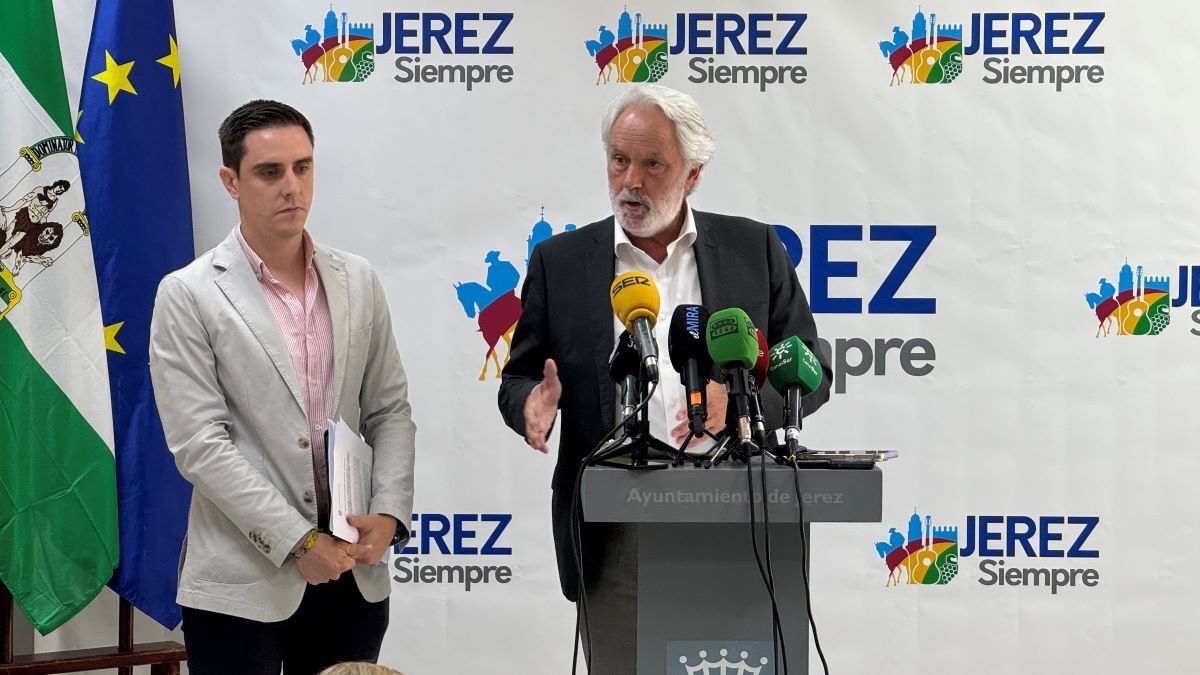 Agustín Muñoz y Jaime Espinar tras la Junta de Gobierno Local | Rafa Domínguez