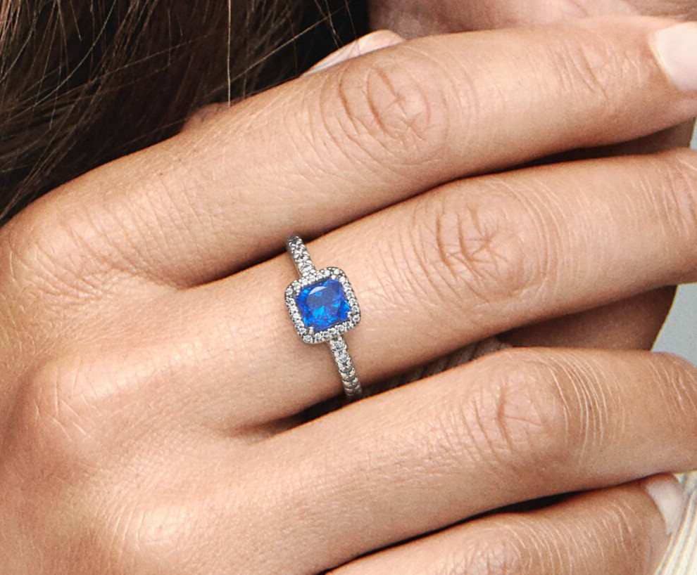 Anillo en plata de ley Elegancia Atemporal Azul de Pandora
