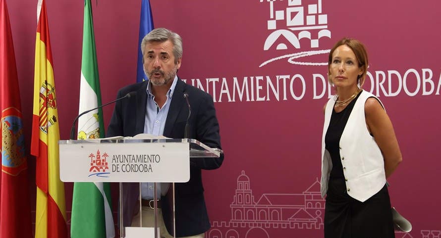 Miguel Ángel Torrico, junto a Marián Aguilar