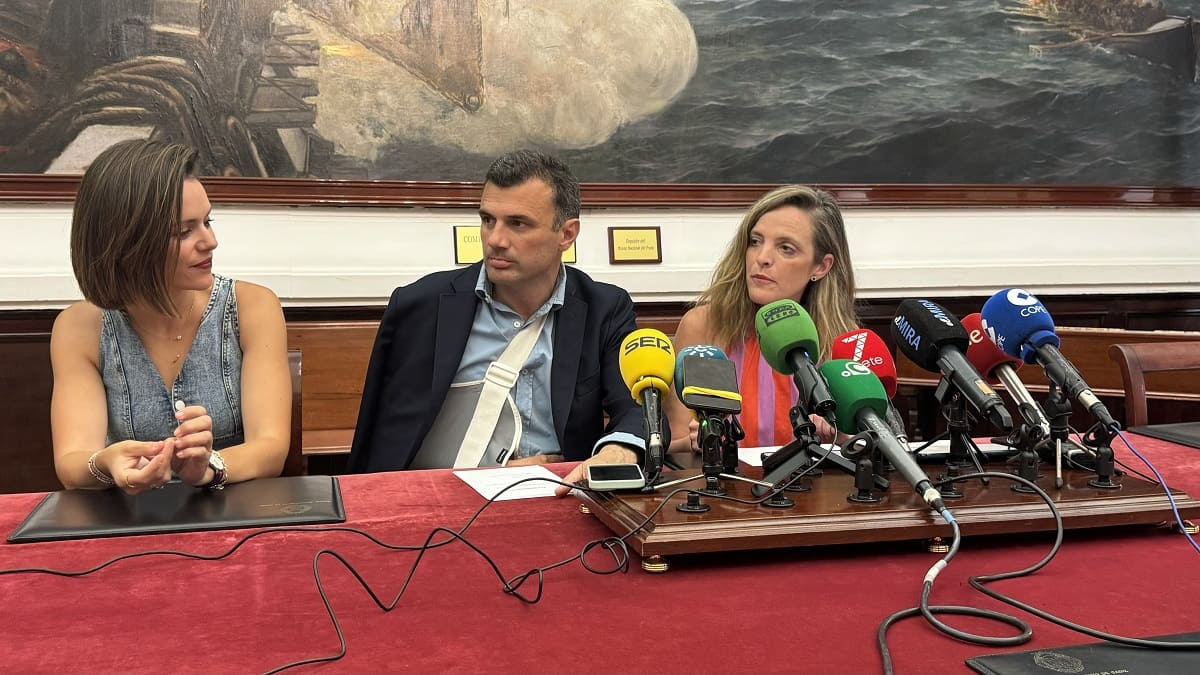 Bruno García, alcalde de Cádiz, en el centro de la imagen | Rafa Domínguez