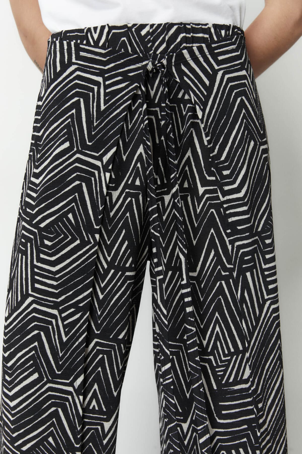 Los pantalones tipo pareo con textura de Sfera