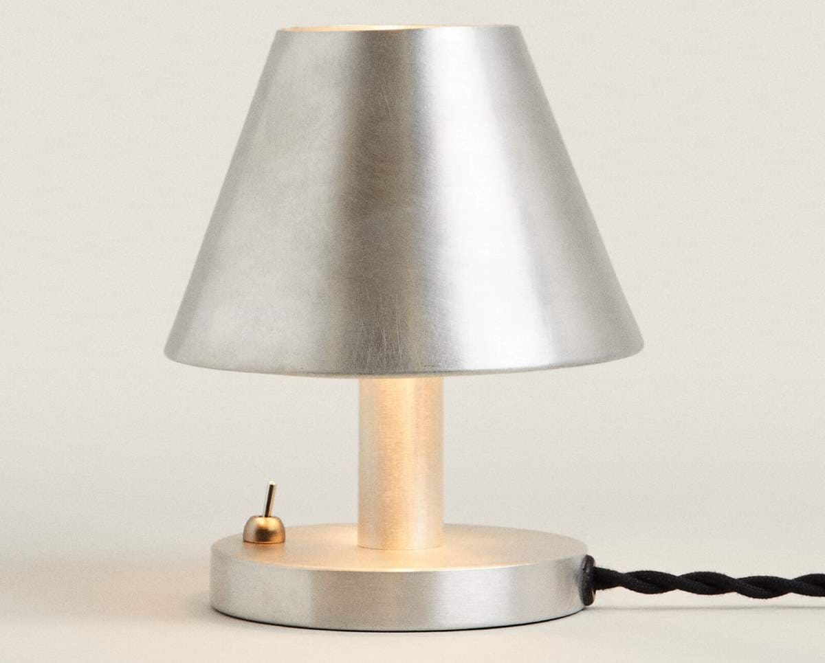 Lámpara mesa metal mini de Zara Home