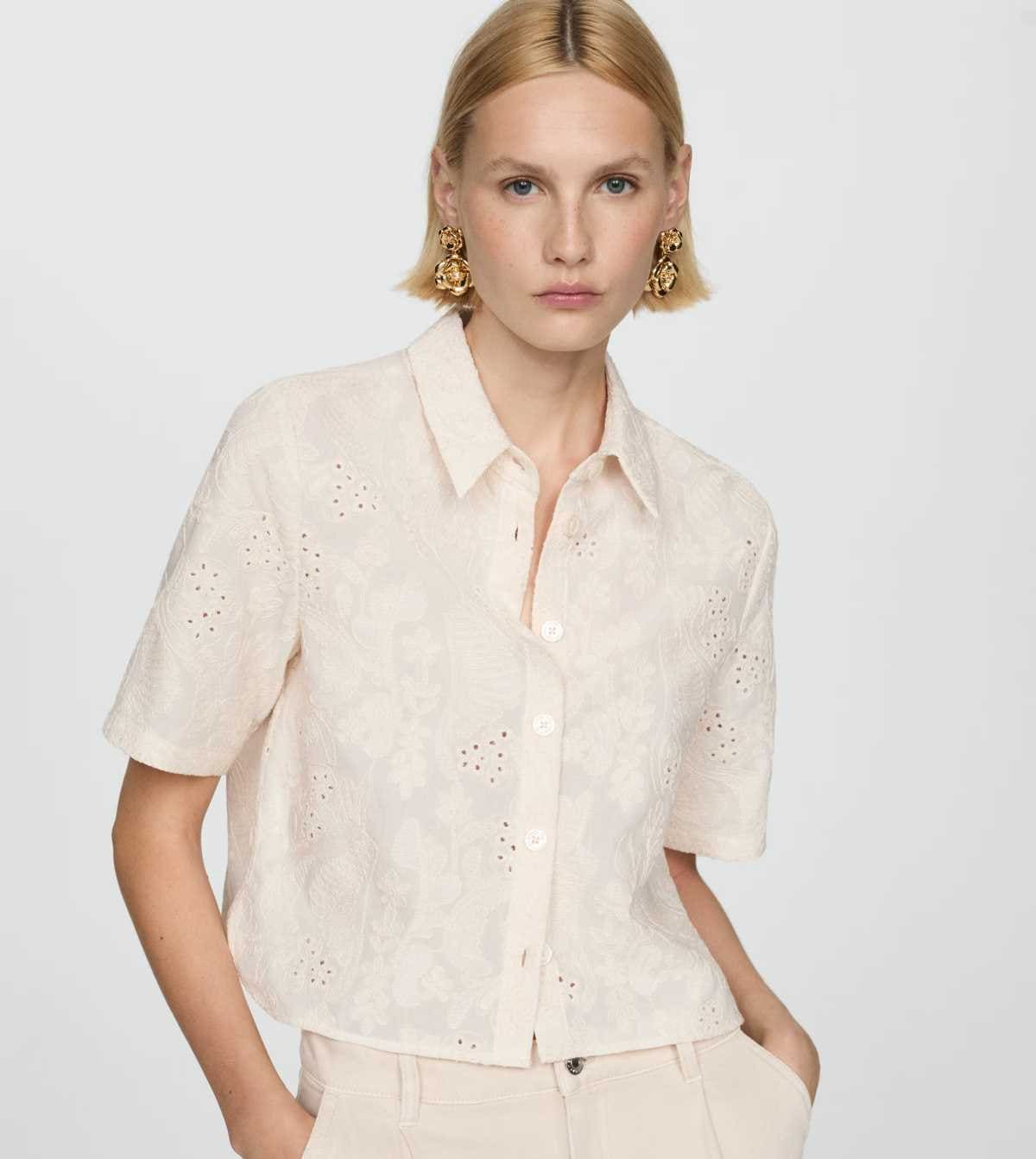 Camisa detalles bordados de Mango