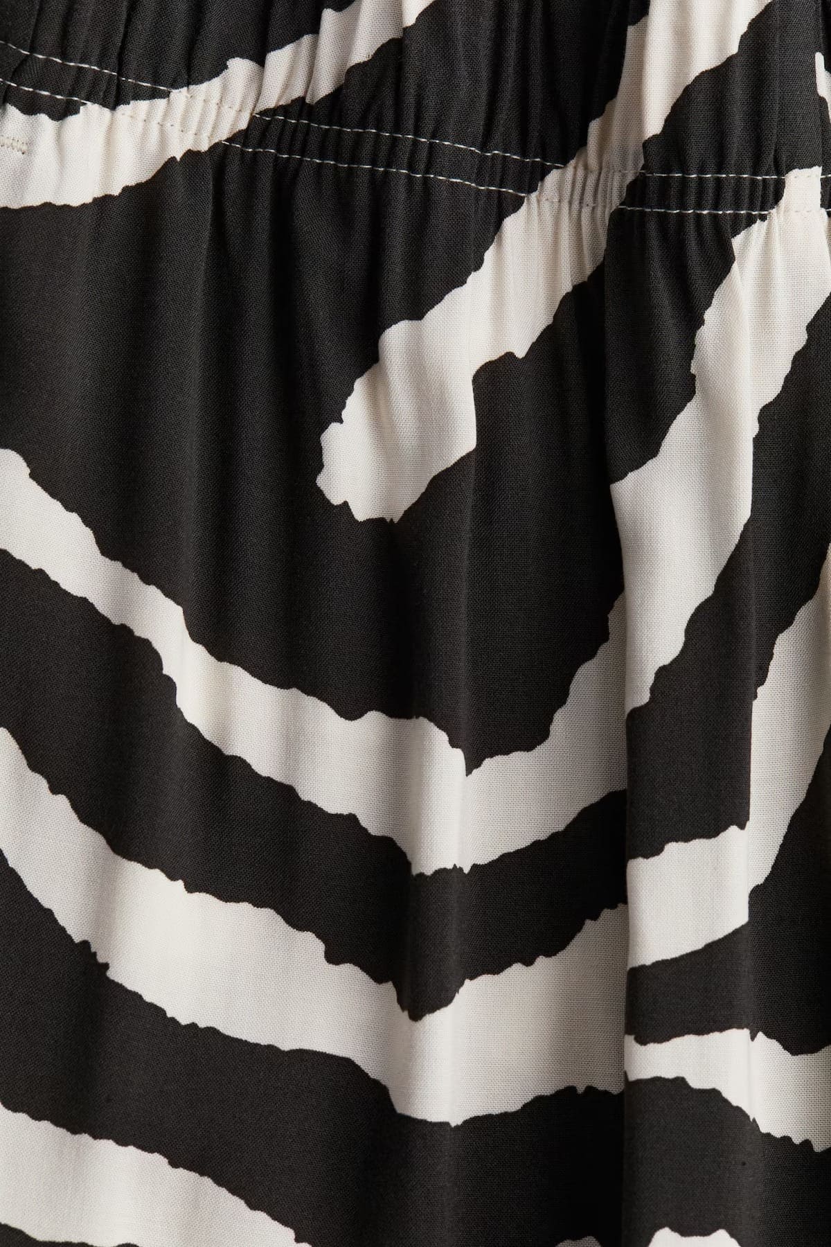 El pantalón tobillero sin cierre 'animal print' de H&M