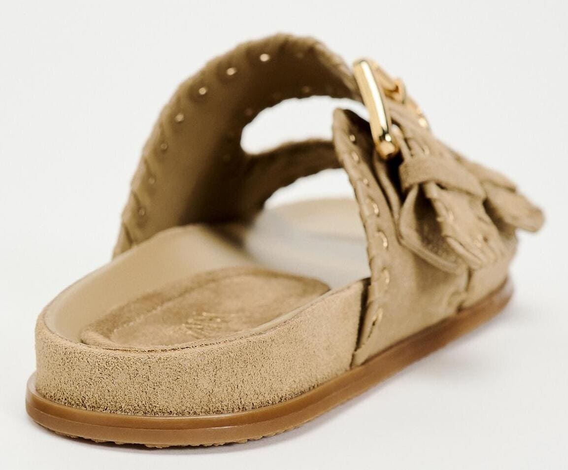 Las sandalias de serraje con hebillas de Zara