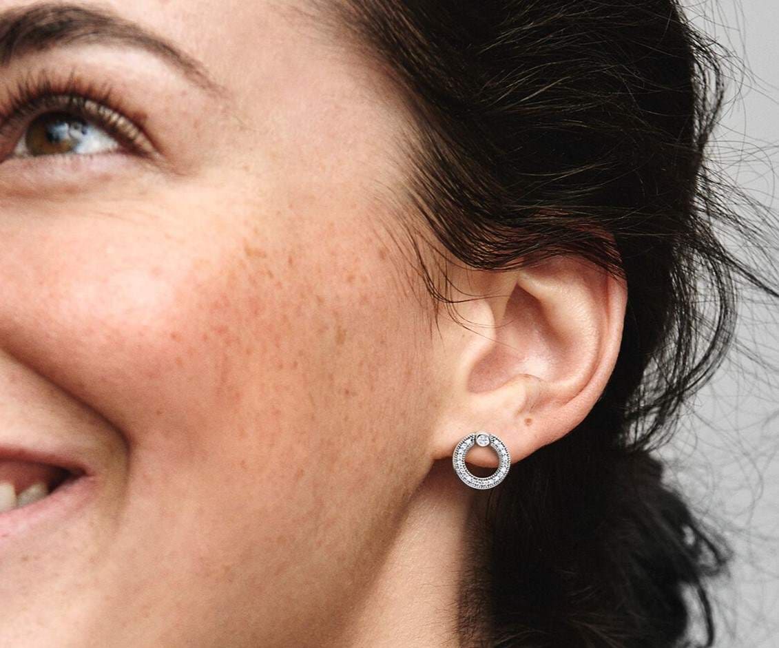 Pendientes de botón Reversibles Círculo en Pavé & Logo de Pandora