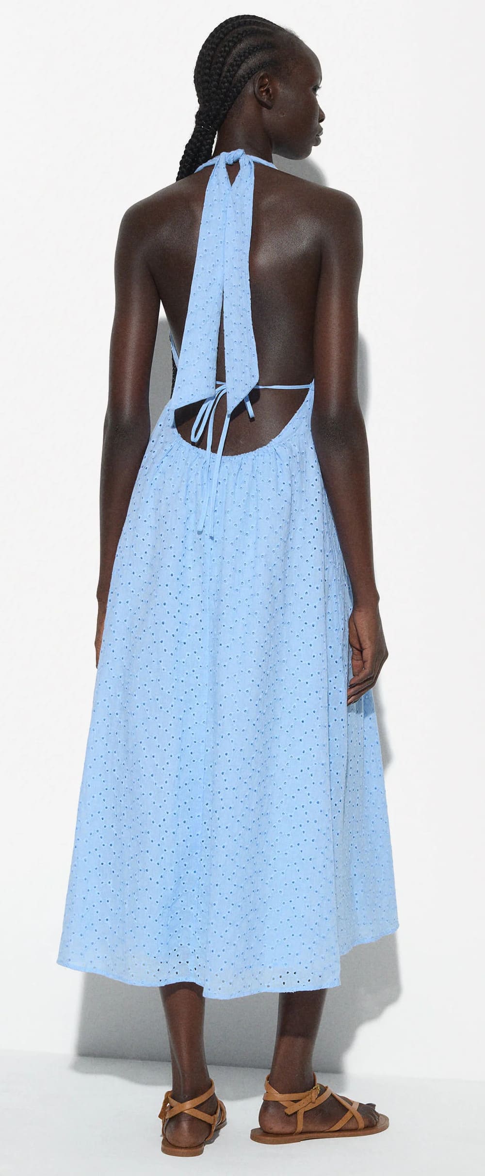 El nuevo vestido halter de algodón con espalda descubierta de Primark