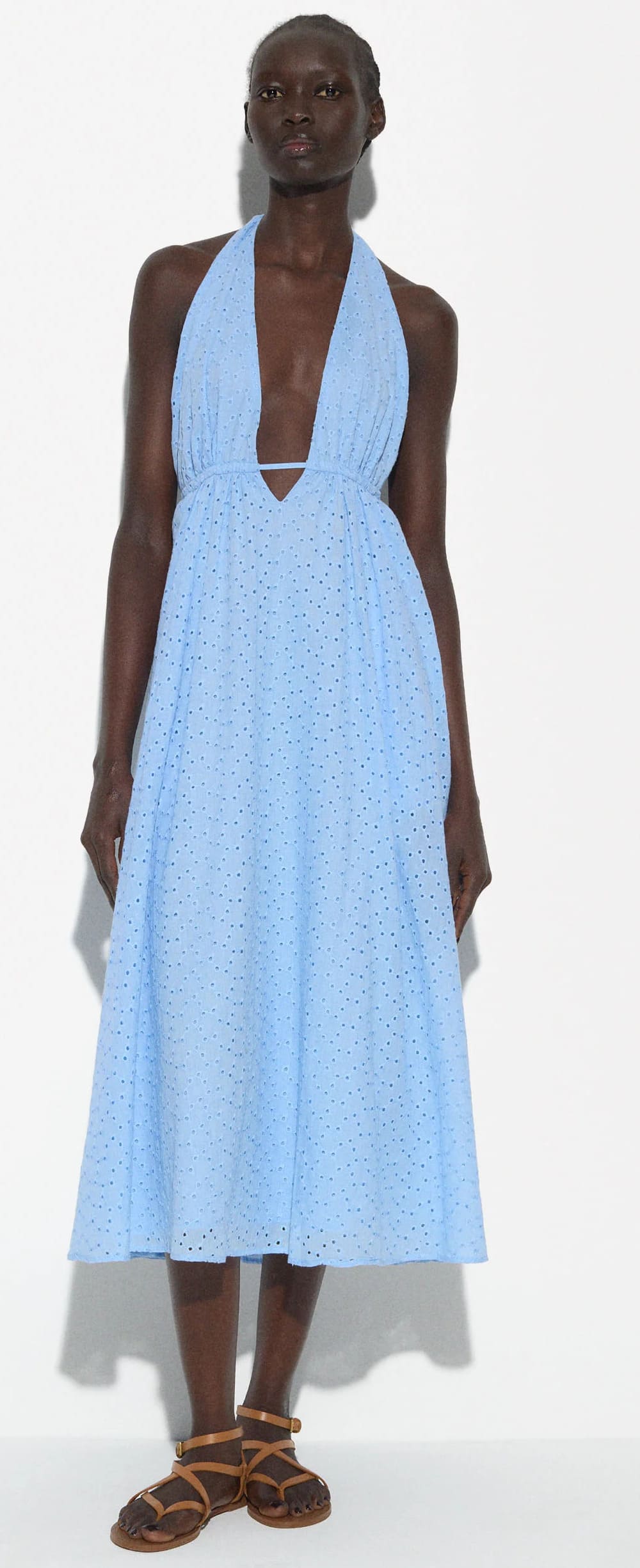 El nuevo vestido halter de algodón con espalda descubierta de Primark