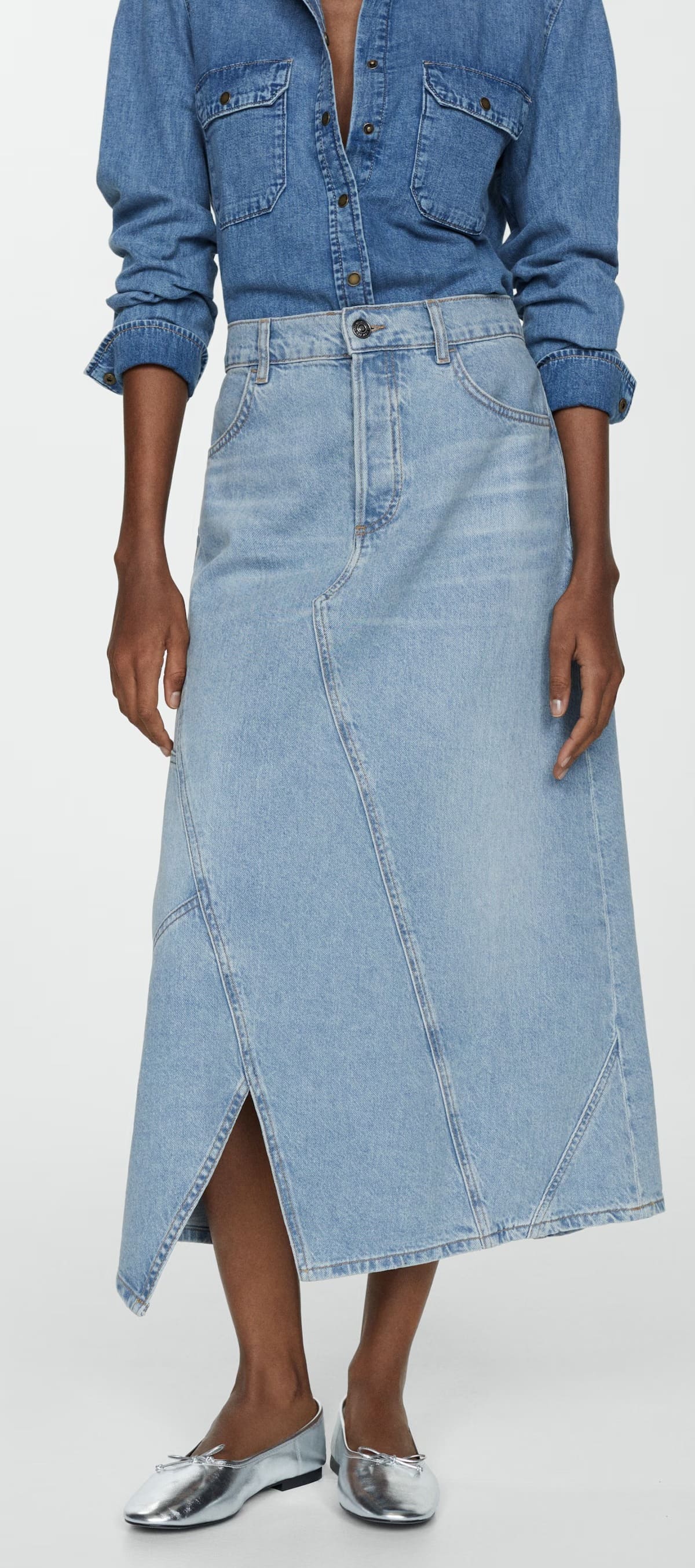 La falda midi vaquera con abertura de Mango