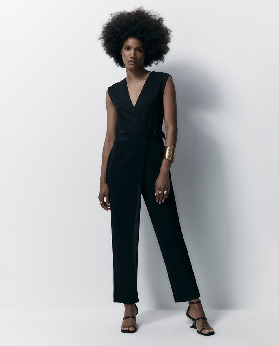 El mono con cinturón de color negro de Sfera en El Corte Inglés