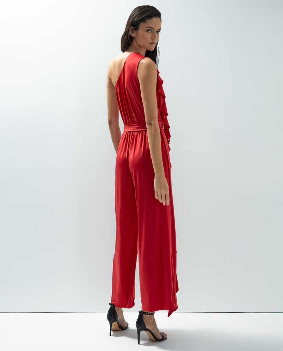 El mono asimétrico con volante de color rojo de Sfera en El Corte Inglés