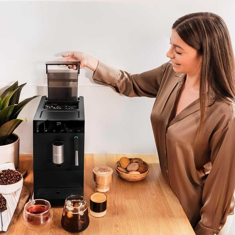 La cafetera superautomática con vaporizador Cremmaet Compact Steam de Cecotec en Amazon